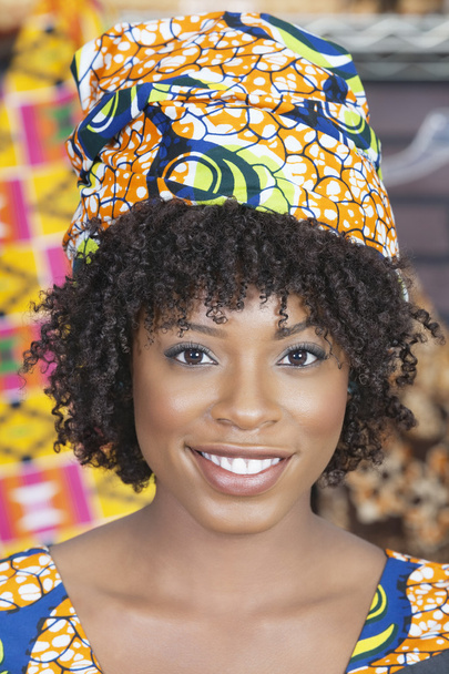 African American woman wearing traditional head wrap - Foto, imagen