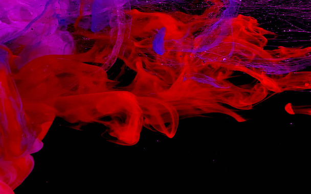 Цветной космический фон. Красные и фиолетовые акварельные чернила в воде
 - Фото, изображение