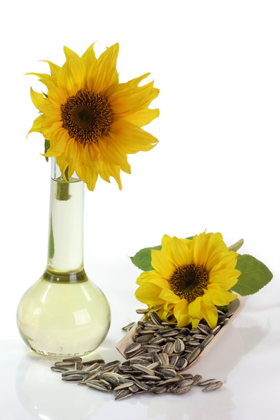 zonnebloempitten en olie fles - Foto, afbeelding
