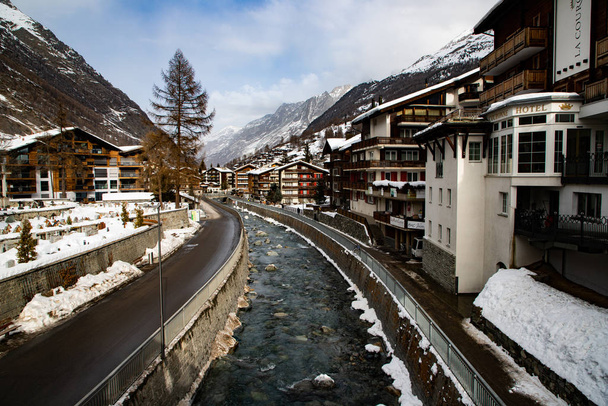 zermatt, beautiful little Swiss village at the foot of Matterhor - Foto, imagen
