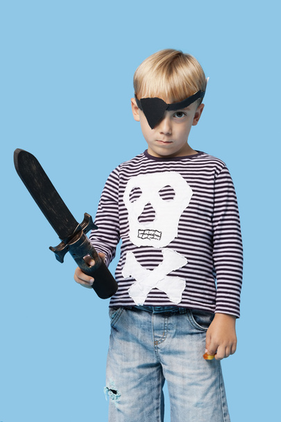Boy in pirate costume holding sword - Fotoğraf, Görsel