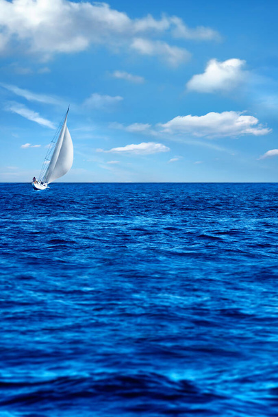 seascape image of sailing boat on sea over sunny sky. - Zdjęcie, obraz