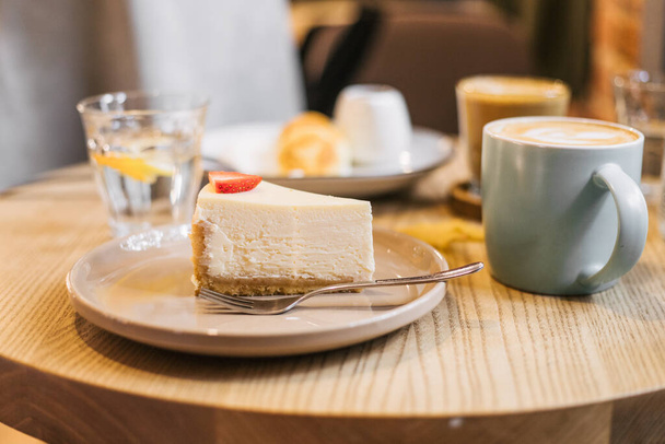classic cheesecake and coffee - Foto, imagen