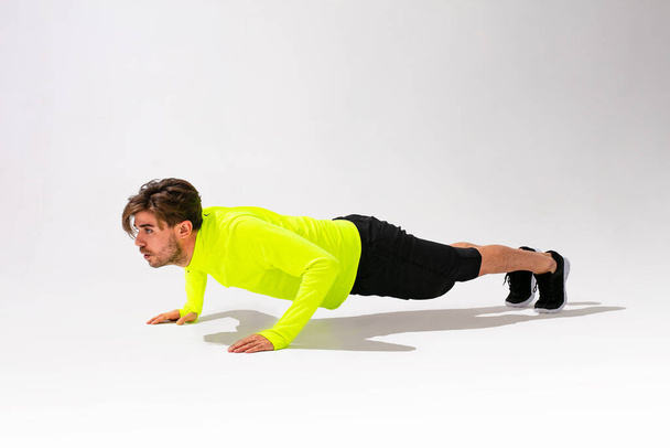 young normal person doing different kind of pushups, train and stay fit - Foto, Imagem