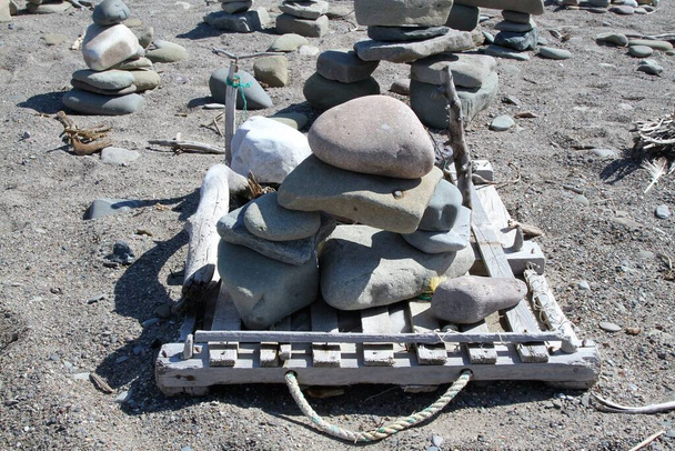 Balancerende stenen, piramide concept om harmonie en evenwicht te creëren - Foto, afbeelding