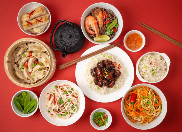 Valikoima kiinalaisia ruokia
 - Valokuva, kuva