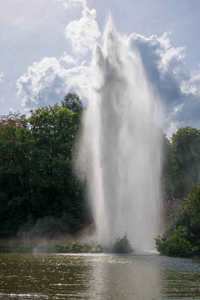 Fontaine v parku na kopci - Fotografie, Obrázek