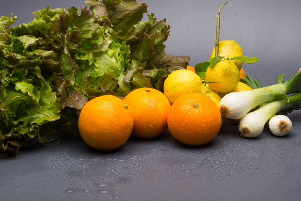 Frutas y hortalizas del jardín; ecológicas y recién recogidas
 - Foto, imagen