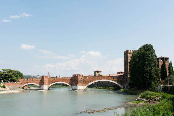 view to the historic castle with bridge in verona italy - Foto, Imagem