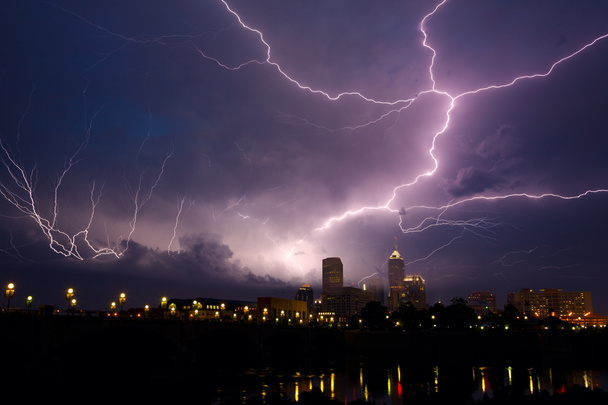 vihar a város felett - Fotó, kép