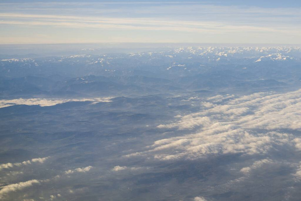 Nad chmurami, Zdjęcie z samolotu. - Zdjęcie, obraz