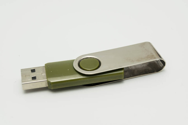 close up de USB isolado no fundo branco
  - Foto, Imagem