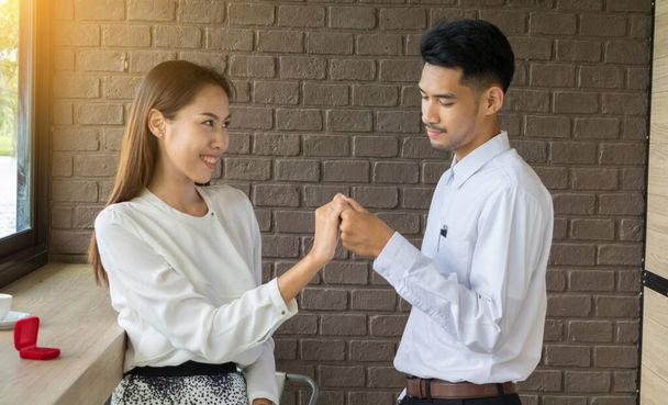 Asian young man hold a wedding ring box to get married in coffee - Photo, Image