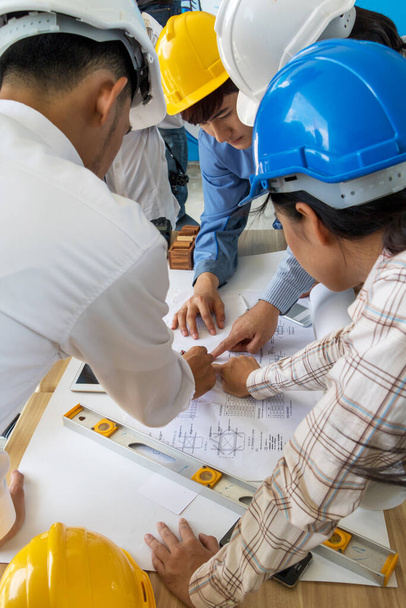 A group of engineers are looking at a blueprint for construction - Φωτογραφία, εικόνα