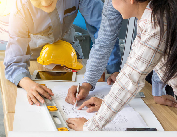 A group of engineers are looking at a blueprint for construction - Φωτογραφία, εικόνα