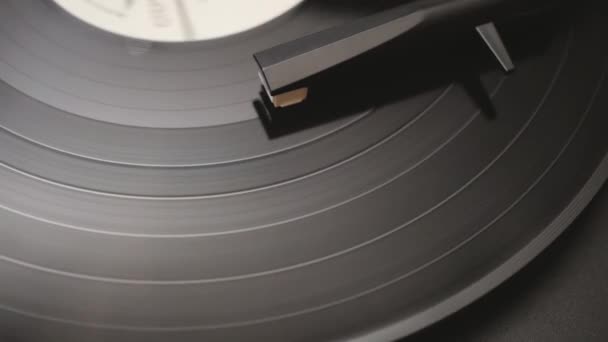 a vinyl record is played in the player - Video, Çekim