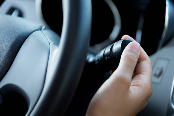 hand of a man driving a car - Foto, Imagem