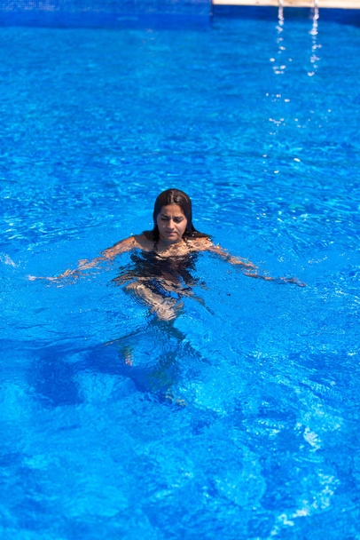 Happy Girl in Swimming Pool - Fotoğraf, Görsel