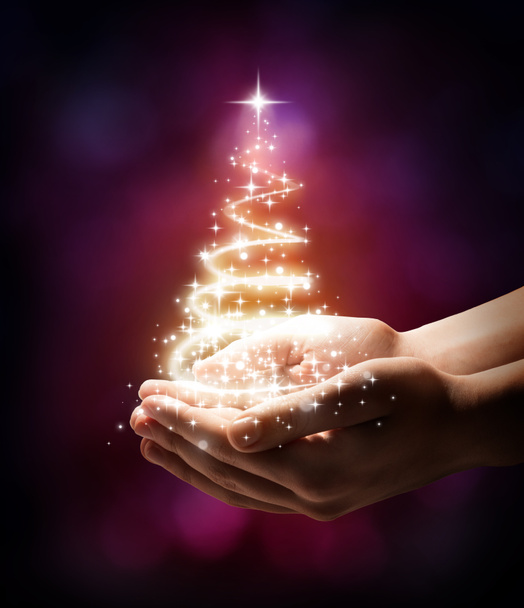 χριστουγεννιάτικο δέντρο στο χέρι σας - κόκκινο για φόντο ευχετήρια κάρτα - Φωτογραφία, εικόνα