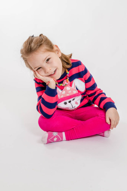 Little cute girl looking with happy face - Foto, imagen