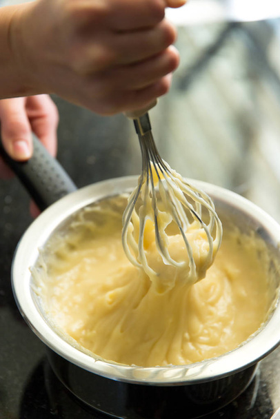 cooking delicious butter cream - Foto, imagen