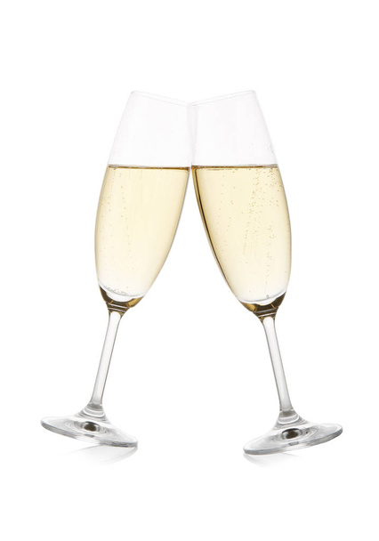 Two wineglasses with champagne isolated on a white background with reflection - Foto, afbeelding