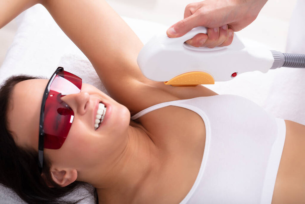 Beautiful Young Woman Having Underarm Laser Hair Removal Treatment In Spa - Foto, Bild