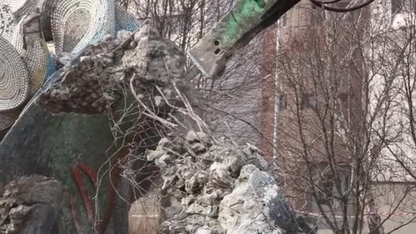 Meteor havası panoramik manzarası yakınındaki Dinyeper Ukrayna anıtının parçalanması helikopter insansız hava aracı görüntülerinden gökyüzüne doğru uçuyor. - Video, Çekim