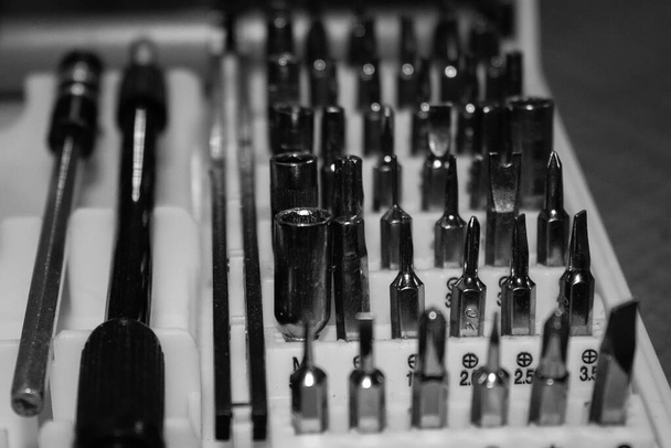 Um conjunto de chaves de fenda para diferentes parafusos
. - Foto, Imagem