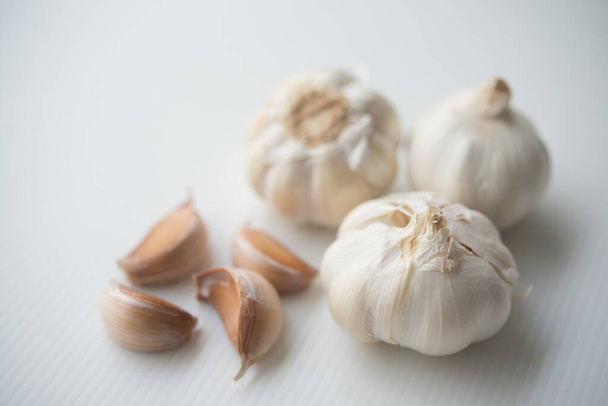 Garlic cloves and bulb on grey background. - Foto, imagen