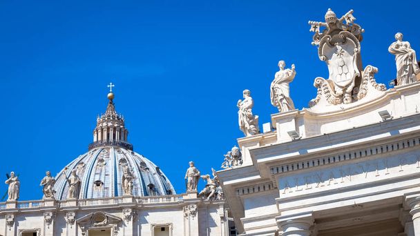 Vatican City in Rome. Detail of Saint Peter Church Cupola on top of Bernini colonnade - Foto, Imagem