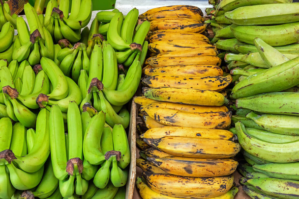 Different kinds of bananas for sale at a market in Brixton, London - Foto, imagen