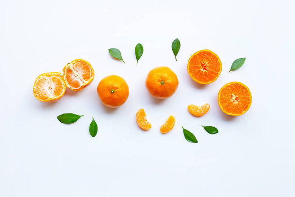 Fresh orangeon white background - Fotoğraf, Görsel