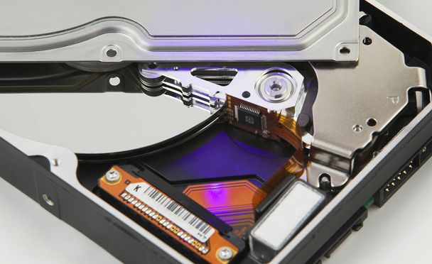 close an opened hard disk drive - Foto, immagini