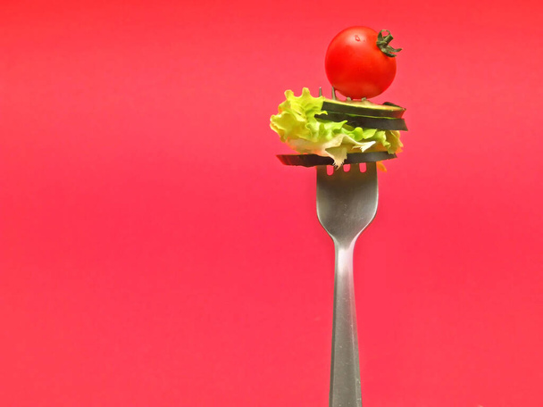 sliced salad on fork - Фото, зображення