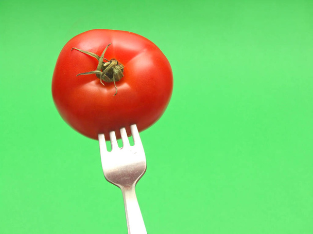 fresh tomato on fork  - Foto, Imagen