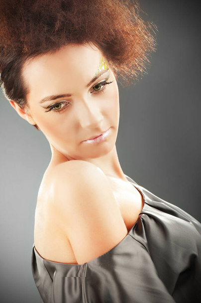 Attraktive Frau mit stylischem Make-up  - Foto, Bild