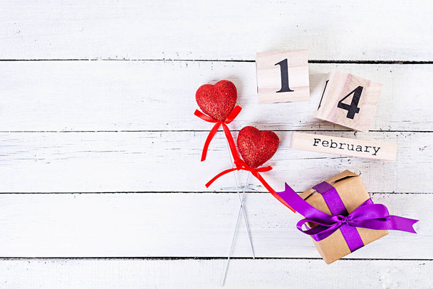 Valentýn. Dřevěný kalendář s 14. únorem. - Fotografie, Obrázek