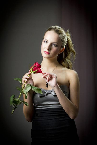 Attractive woman holding a rose on Valentine's day, - Foto, Imagem