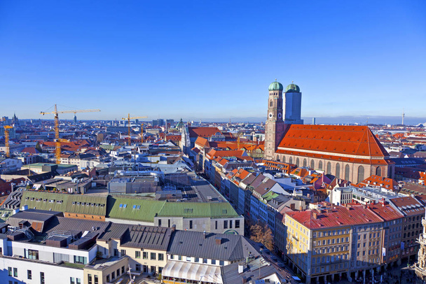 Luchtfoto van München bij mooi weer - Foto, afbeelding