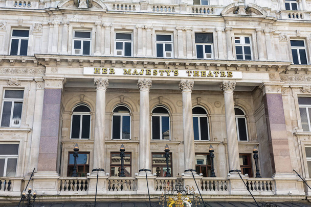 Divadlo Jejího Veličenstva West End se nachází na Haymarketu ve Westminsteru v Londýně - Fotografie, Obrázek