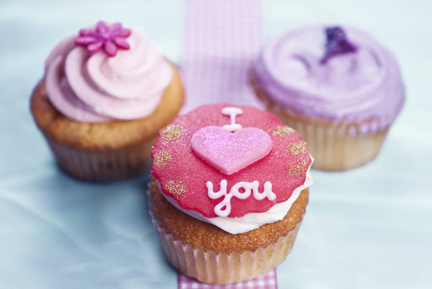 tasty  cupcakes on background,close up - Fotografie, Obrázek
