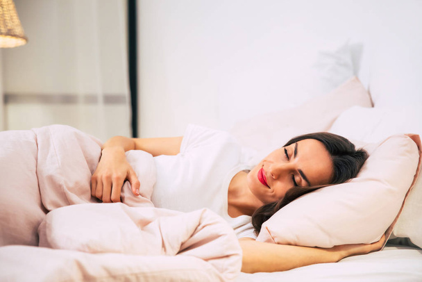 young beautiful woman in bedroom   sleeping  - Fotoğraf, Görsel