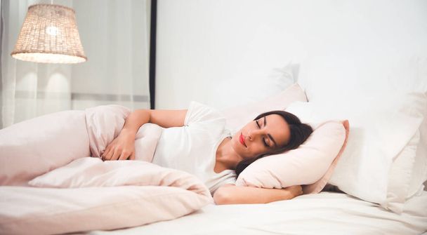 young beautiful woman in bedroom   sleeping  - Fotoğraf, Görsel