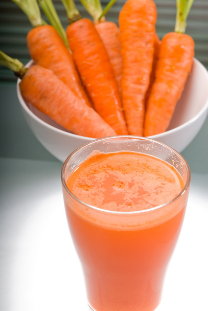 Succo di carota fresco
 - Foto, immagini