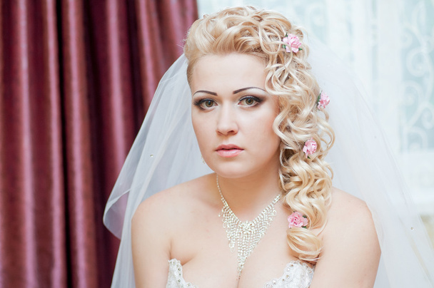 Young beautiful bride with blonde curly hair - Fotoğraf, Görsel