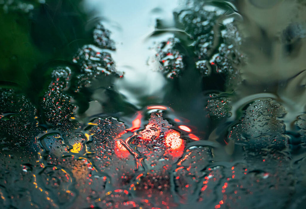 Βαριά βροχή στο παρμπρίζ του αυτοκινήτου - Φωτογραφία, εικόνα