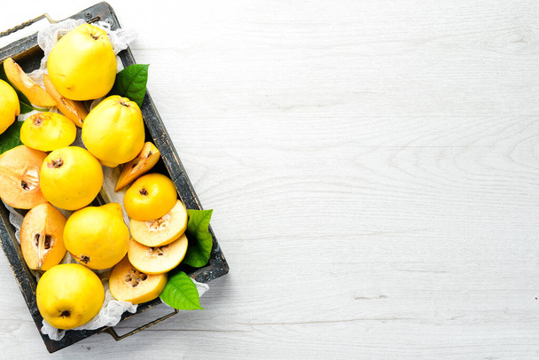 Fresh ripe yellow quince. Fruits in a wooden box. Top view. Free space for text. - Foto, Bild
