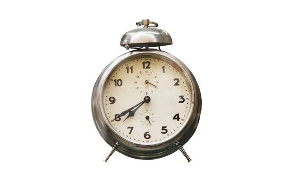 Reloj despertador viejo en caja de metal sobre fondo blanco
 - Foto, Imagen