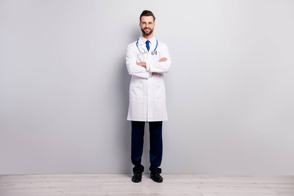 Full length body size view of nice attractive cheerful cheery doc psychiatrist treatment therapy center assistant intern folded arms isolated on light white gray pastel color background - Φωτογραφία, εικόνα